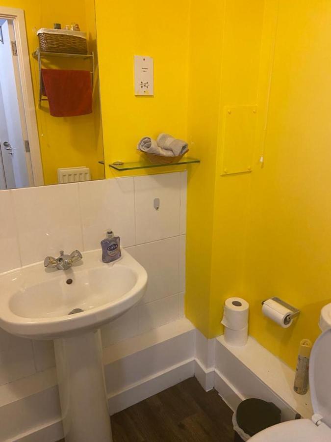 Spacious 1-Bed Flat In North Kensington Londra Esterno foto