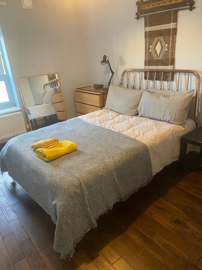 Spacious 1-Bed Flat In North Kensington Londra Esterno foto